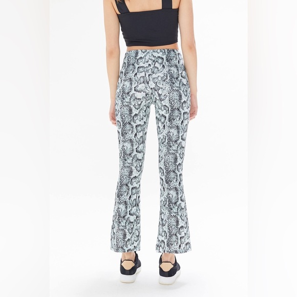 Urban Outfitters Allie Printed Kick Flare Pant- Medium - Picture 4 of 14